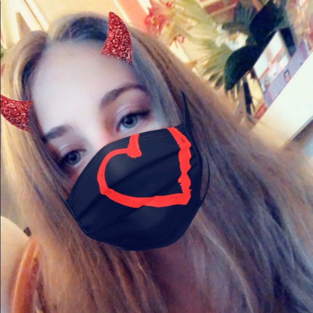 Meet your Posher, Lina